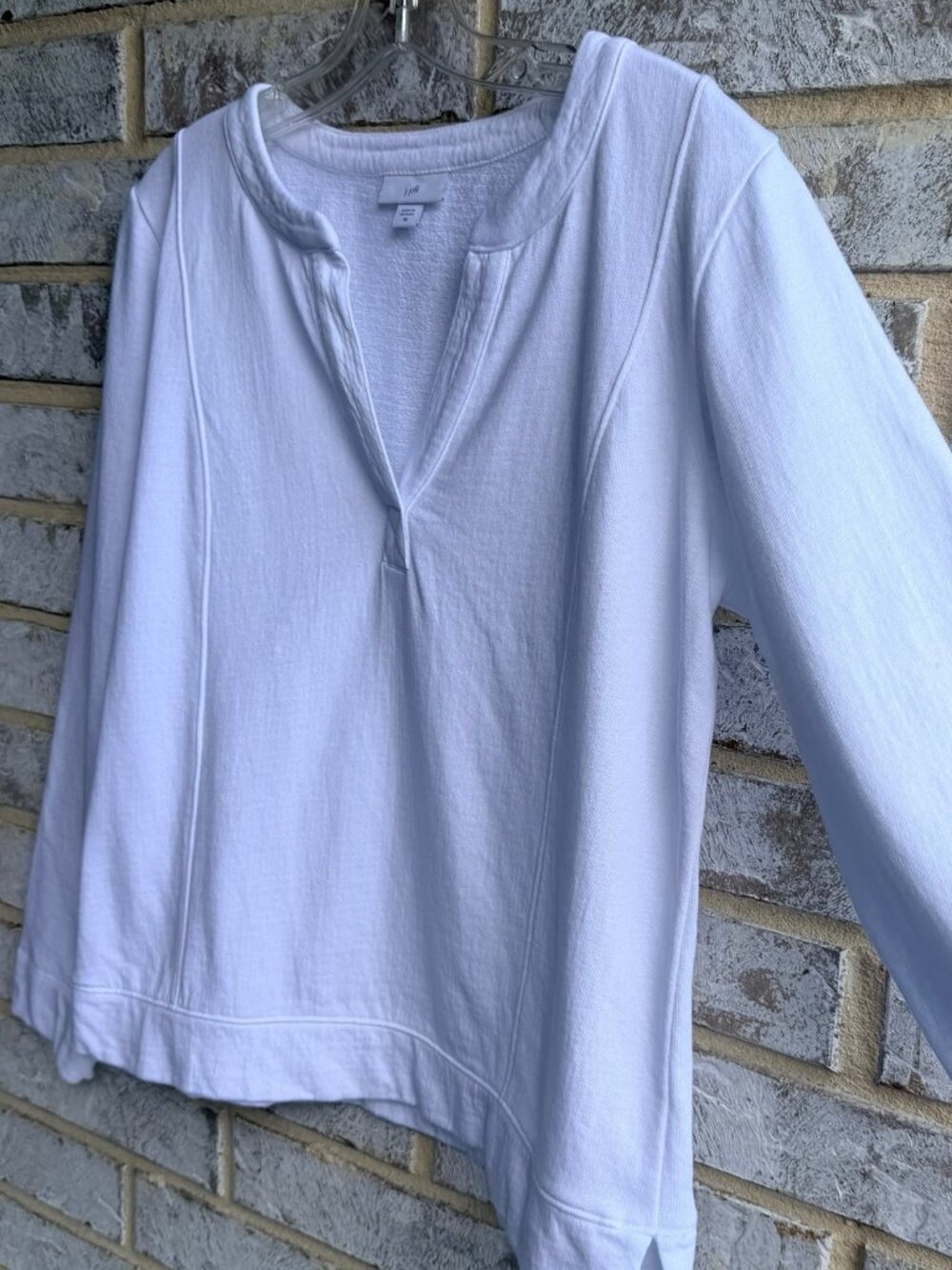 J. Jill Long Sleeve Split V-Neck White Sweatshirt Women's Size XS - Picture 5 of 6